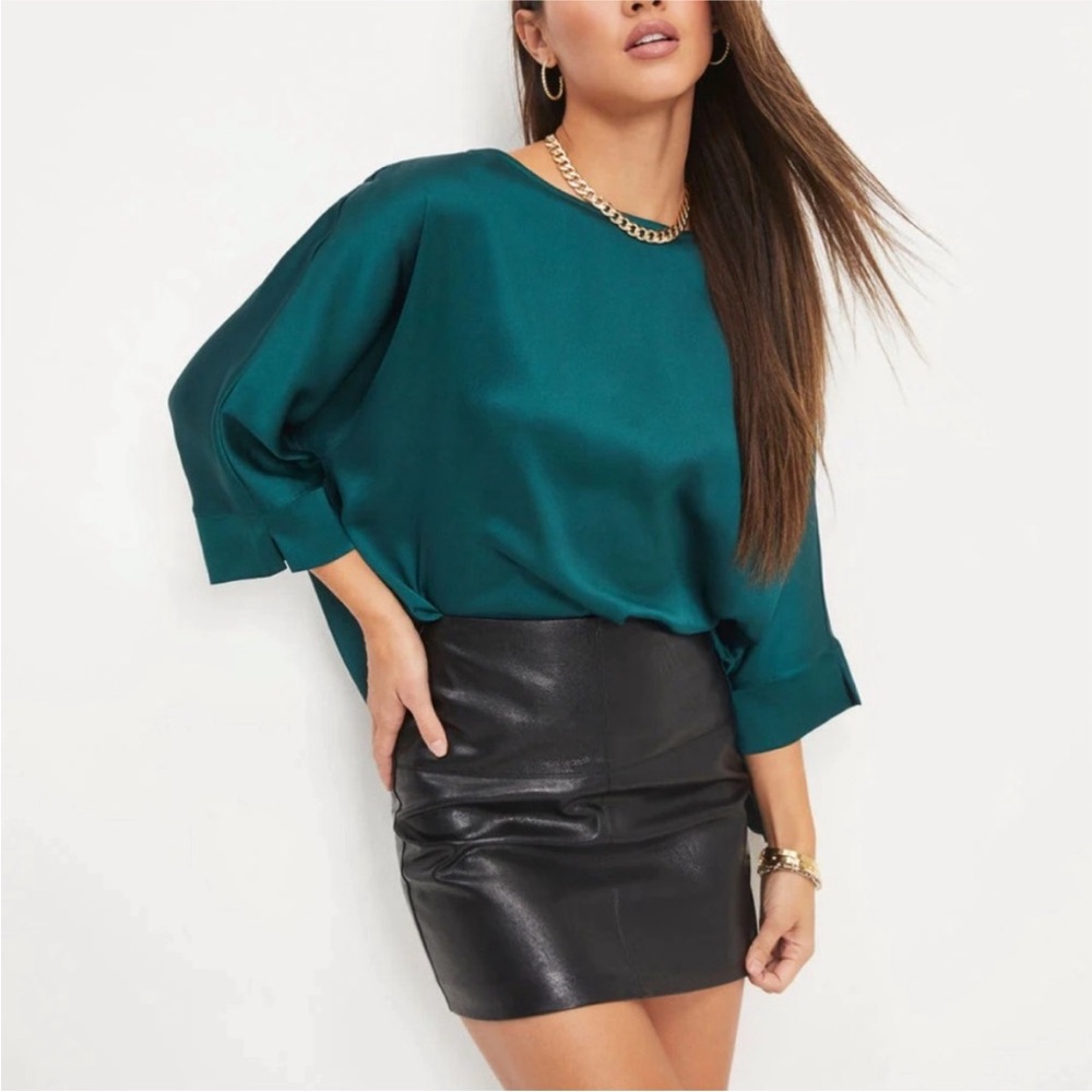 NWOT SHE + SKY S Green Blouse 1/4 length sleeve pleated detail back silk like